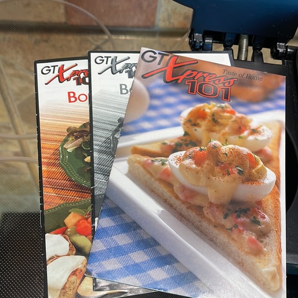 COPY - GT XPRESS DELUXE GRILLER... makes grilling so much fun....w/ 3 cookbooks! - Picture 9 of 10